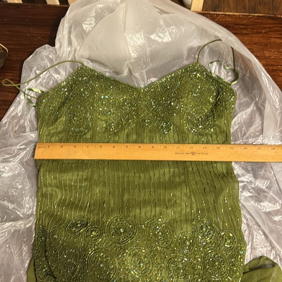 Marsoni size 8 like new condition used once w green sash fits like a 6 30”waist - Picture 12 of 17